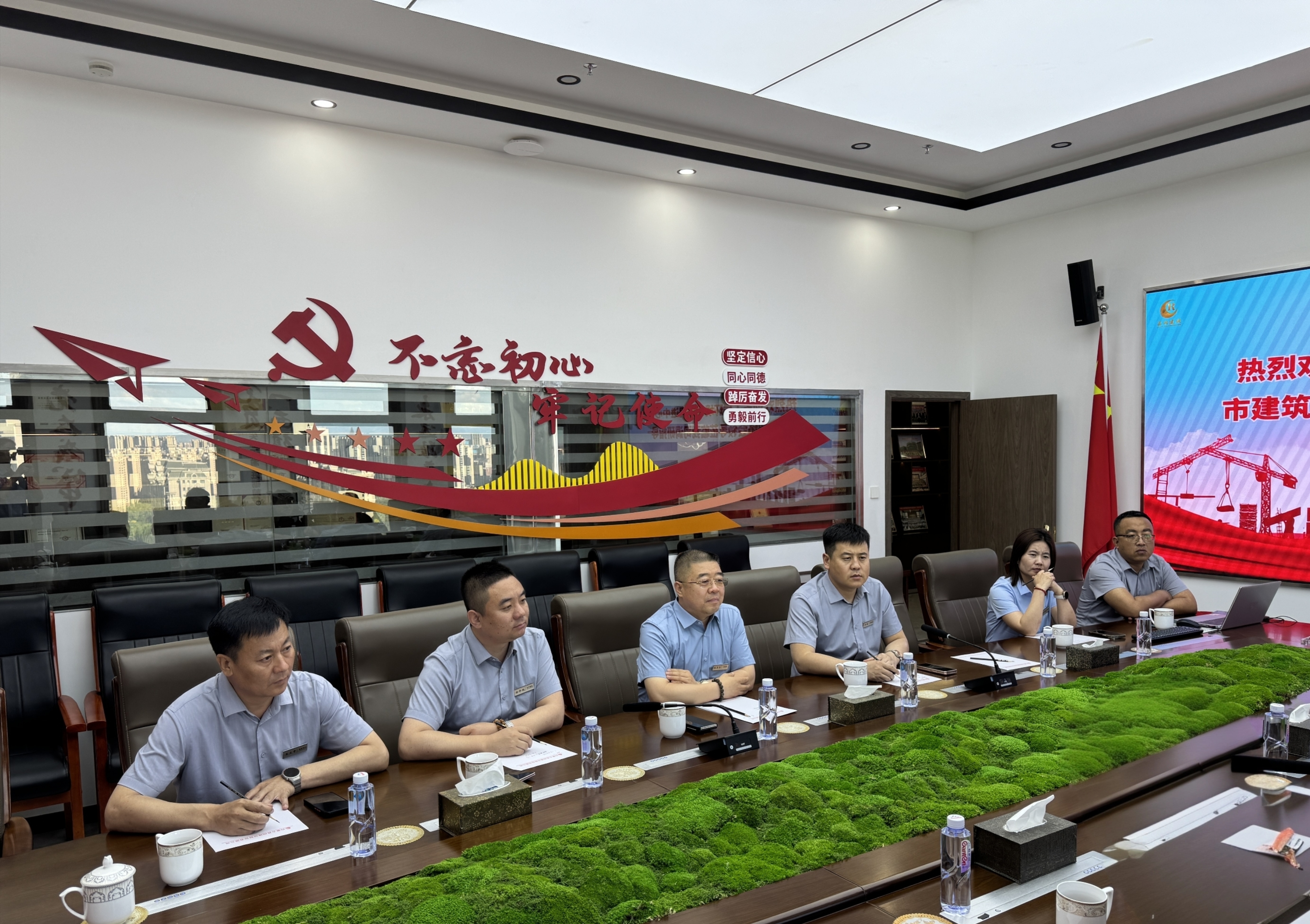 座谈.jpg 座谈.jpg